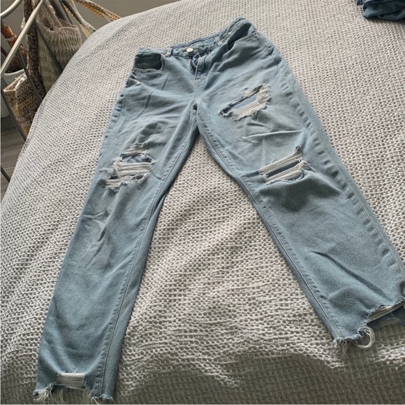 American Eagle distressed jeans - Picture 3 of 3